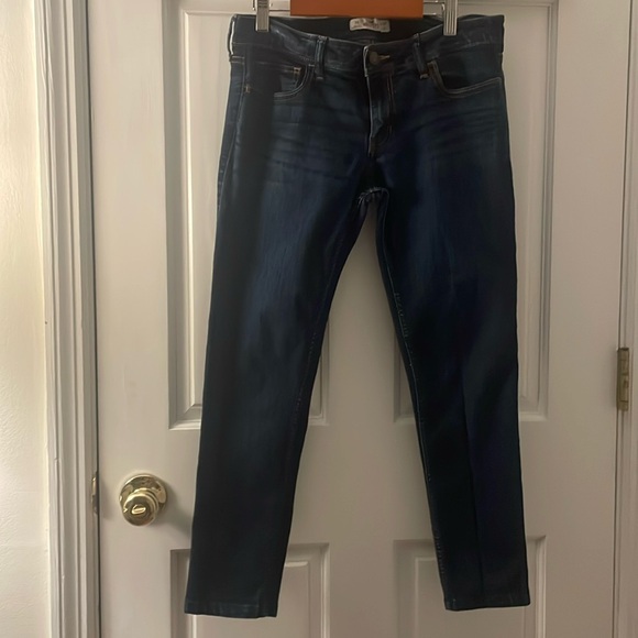 Hollister size 7 regular Men's Blue Jeans 28 inch inseam and 31 length - Picture 1 of 11
